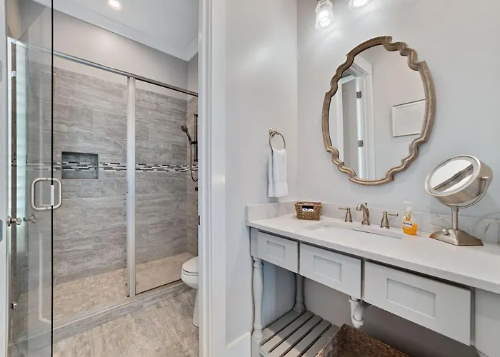 Holiday home Coastal Comfort By Gsvr - Beachfront Luxury With Pool & Elevator - Free Activities And Golf
